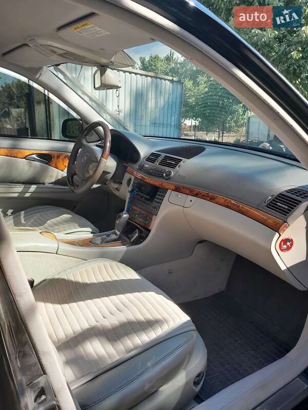 Седан Mercedes-Benz E-Class 2003 в Веселинове