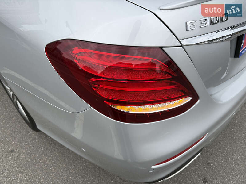 Седан Mercedes-Benz E-Class 2018 в Києві
