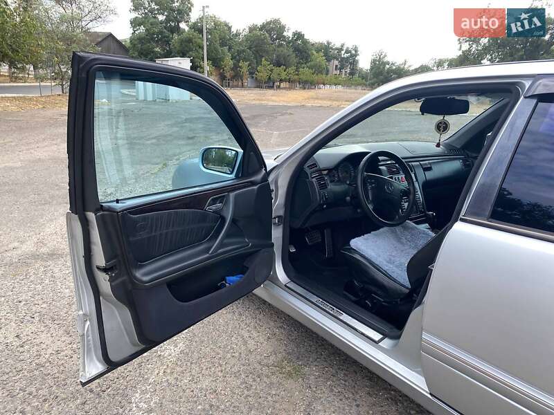 Седан Mercedes-Benz E-Class 2001 в Белгороде-Днестровском