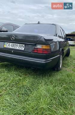 Седан Mercedes-Benz E-Class 1987 в 