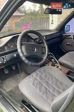 Седан Mercedes-Benz E-Class 1987 в 
