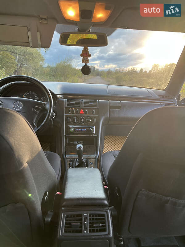 Седан Mercedes-Benz E-Class 1998 в Коломые