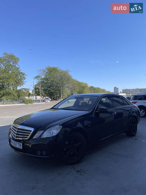 Седан Mercedes-Benz E-Class 2011 в Одессе