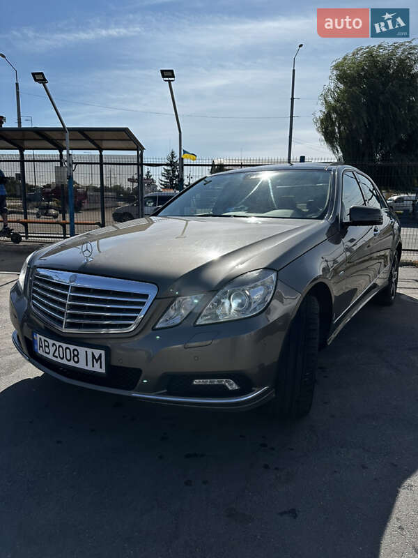 Седан Mercedes-Benz E-Class 2009 в Виннице