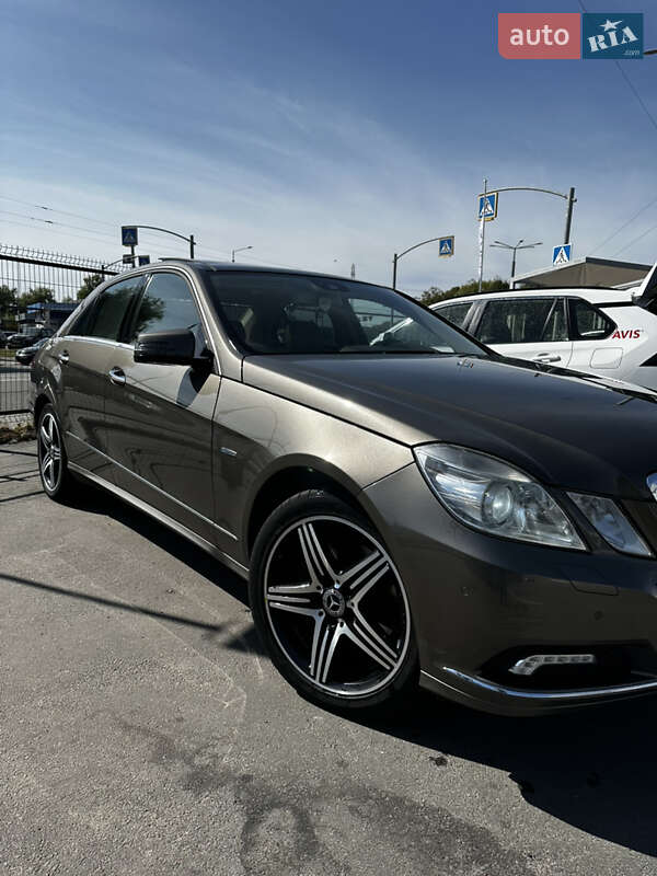 Седан Mercedes-Benz E-Class 2009 в Виннице