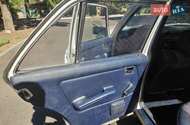 Седан Mercedes-Benz E-Class 1980 в 