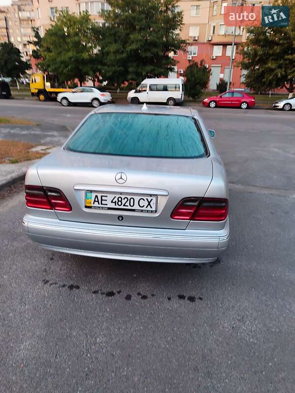 Седан Mercedes-Benz E-Class 2000 в Киеве