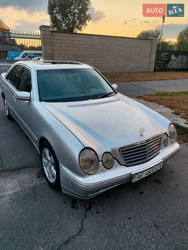 Седан Mercedes-Benz E-Class 2000 в Киеве