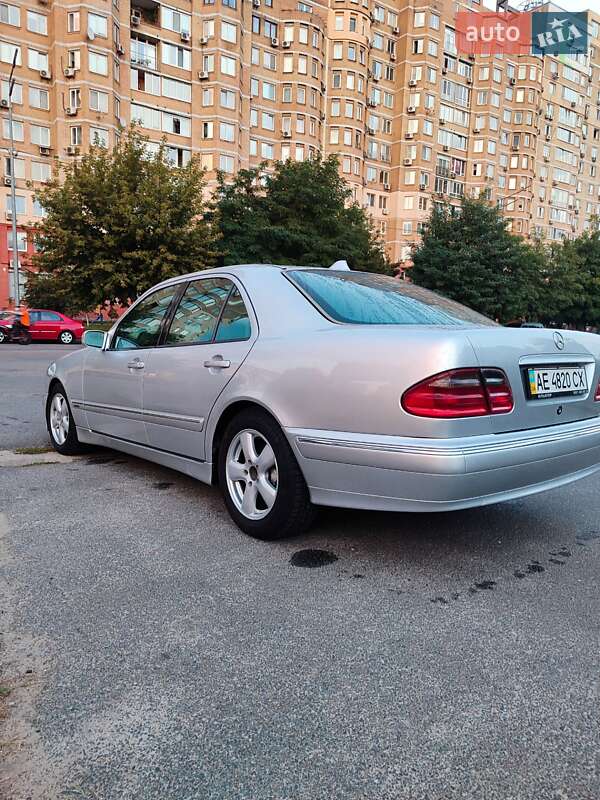 Седан Mercedes-Benz E-Class 2000 в Киеве
