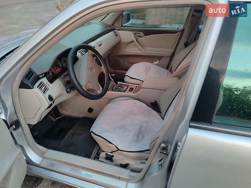 Седан Mercedes-Benz E-Class 2000 в Киеве