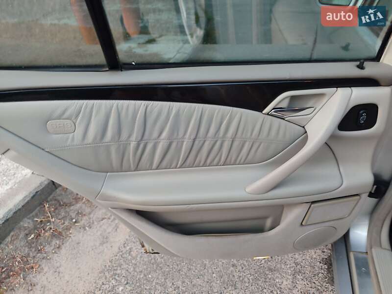 Седан Mercedes-Benz E-Class 2000 в Киеве