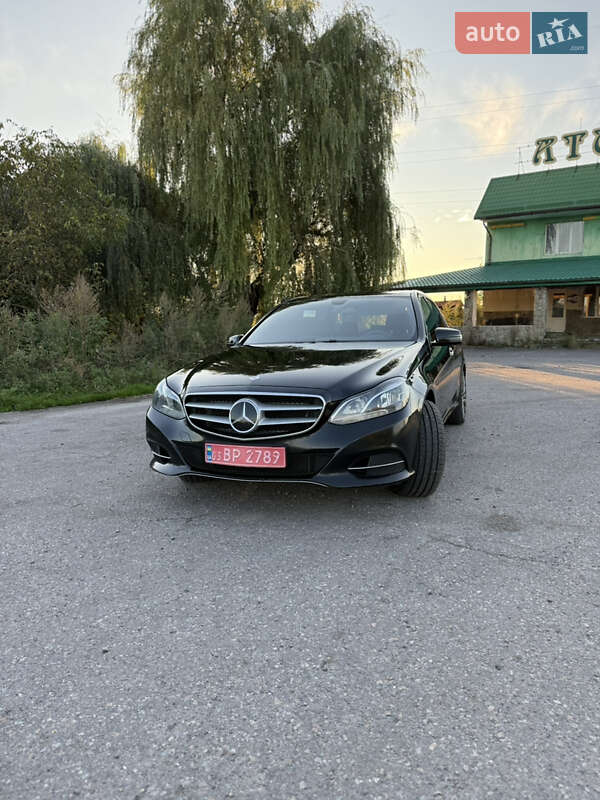 Седан Mercedes-Benz E-Class 2015 в Львове