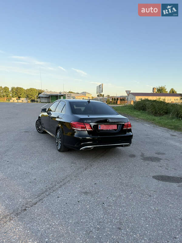 Седан Mercedes-Benz E-Class 2015 в Львове