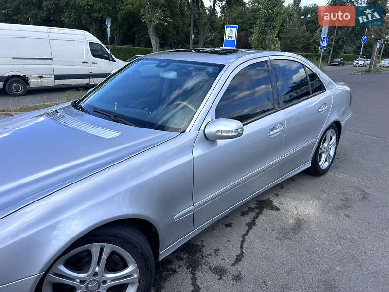 Седан Mercedes-Benz E-Class 2003 в Киеве
