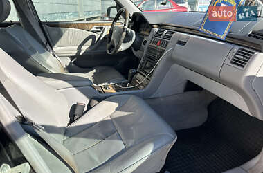 Седан Mercedes-Benz E-Class 2000 в 