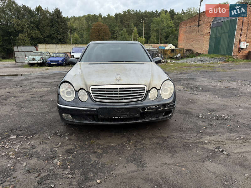 Седан Mercedes-Benz E-Class 2004 в Ровно