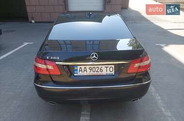Седан Mercedes-Benz E-Class 2010 в 