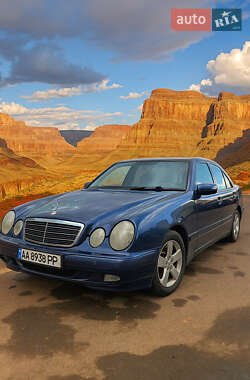 Седан Mercedes-Benz E-Class 2000 в Лубнах