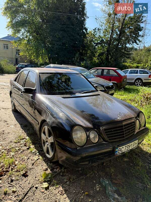 Седан Mercedes-Benz E-Class 2000 в 