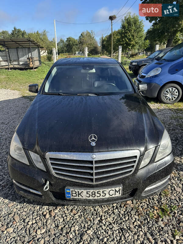 Седан Mercedes-Benz E-Class 2011 в 