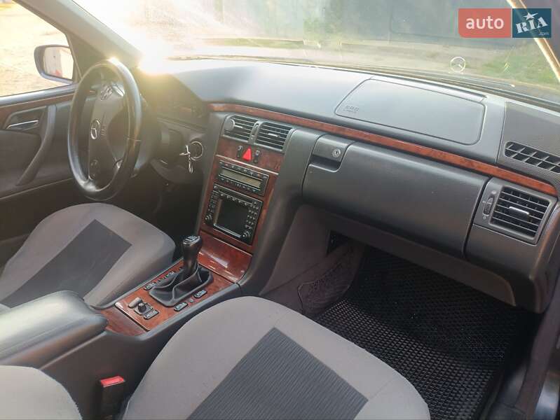 Седан Mercedes-Benz E-Class 2000 в Ивано-Франковске