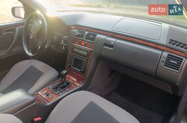Седан Mercedes-Benz E-Class 2000 в 