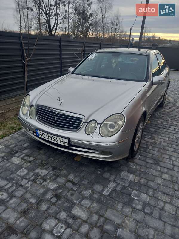 Седан Mercedes-Benz E-Class 2004 в 