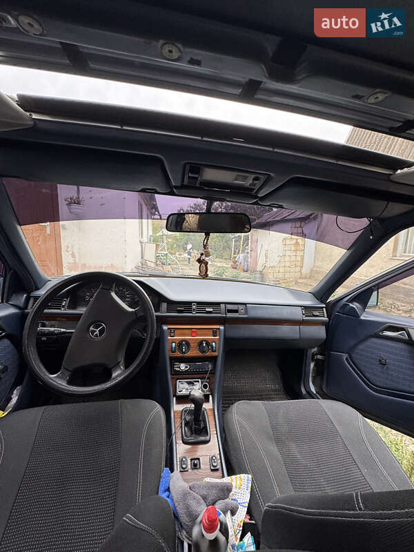 Седан Mercedes-Benz E-Class 1992 в Николаеве