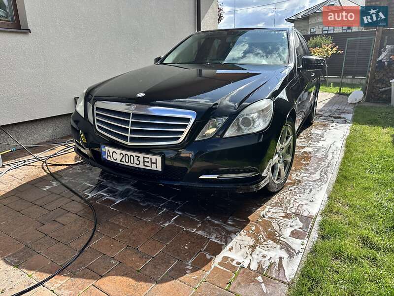 Седан Mercedes-Benz E-Class 2011 в Луцке