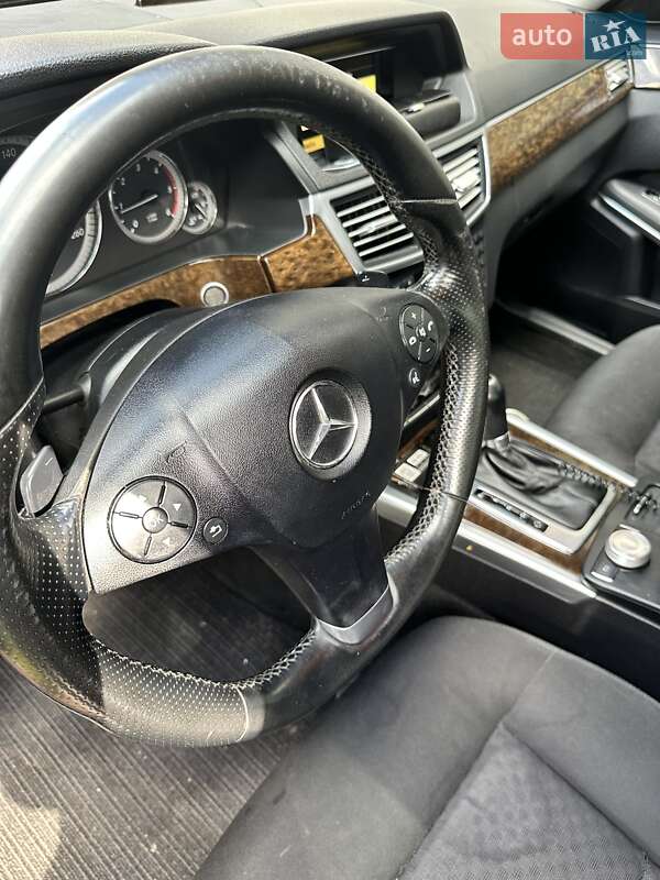 Седан Mercedes-Benz E-Class 2011 в Луцке