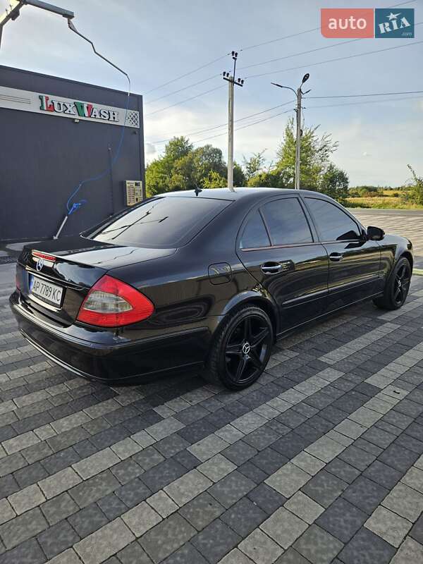 Седан Mercedes-Benz E-Class 2007 в Конопнице