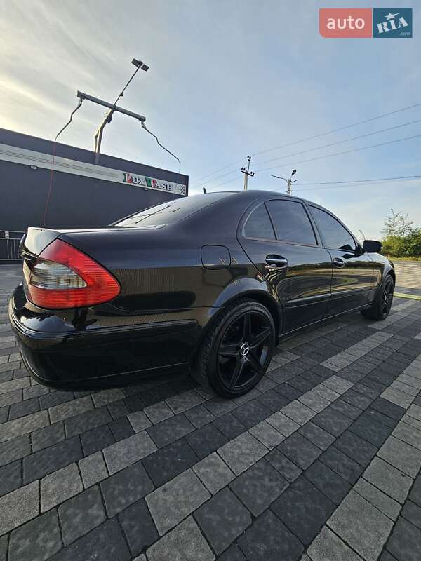 Седан Mercedes-Benz E-Class 2007 в Конопнице
