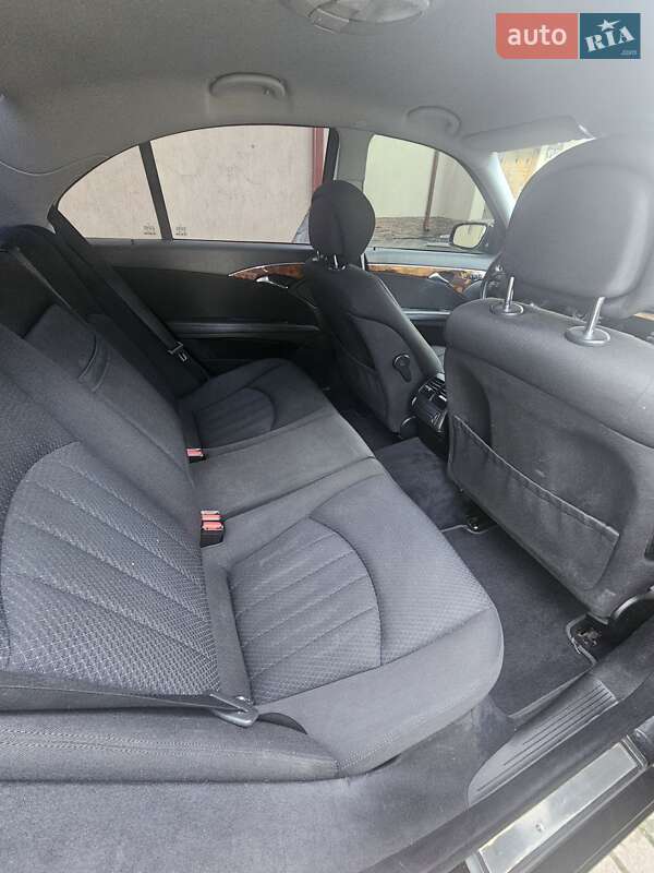 Седан Mercedes-Benz E-Class 2007 в Конопнице