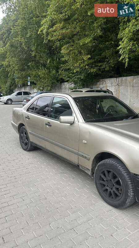 Седан Mercedes-Benz E-Class 1997 в Львове