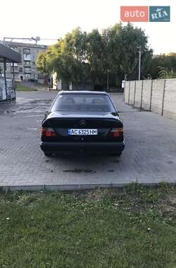 Седан Mercedes-Benz E-Class 1986 в 
