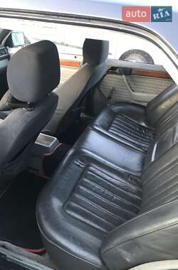 Седан Mercedes-Benz E-Class 1986 в 