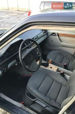Седан Mercedes-Benz E-Class 1986 в 