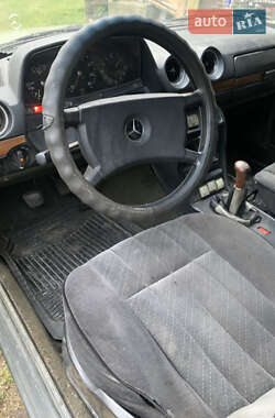 Седан Mercedes-Benz E-Class 1984 в 