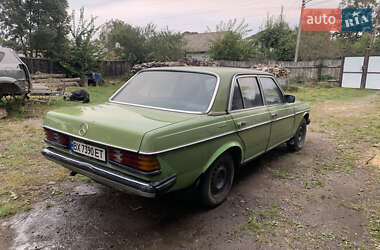 Седан Mercedes-Benz E-Class 1984 в 
