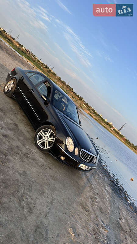 Mercedes-Benz E-Class 2005