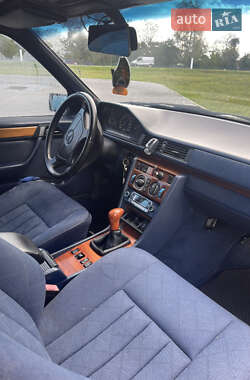 Седан Mercedes-Benz E-Class 1994 в 