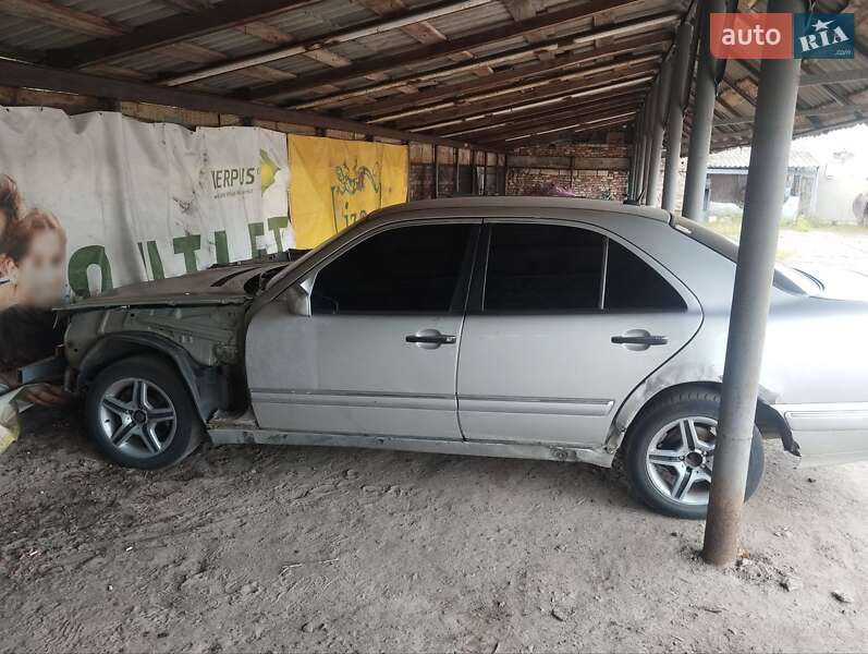 Седан Mercedes-Benz E-Class 2000 в Шостке