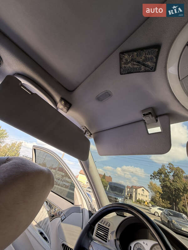 Седан Mercedes-Benz E-Class 2002 в Днепре