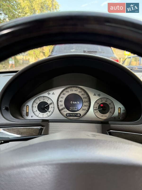 Седан Mercedes-Benz E-Class 2002 в Днепре