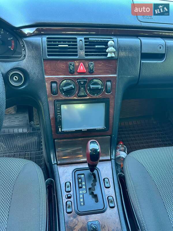 Седан Mercedes-Benz E-Class 1997 в Черновцах