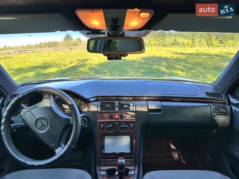 Седан Mercedes-Benz E-Class 1997 в Черновцах