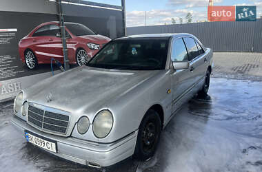 Седан Mercedes-Benz E-Class 1999 в 