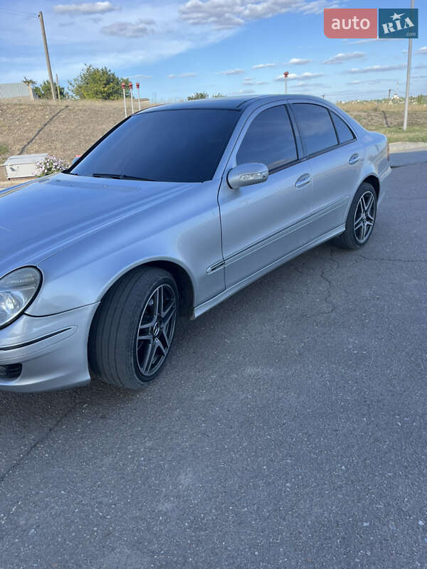 Седан Mercedes-Benz E-Class 2003 в Запорожье