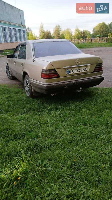 Седан Mercedes-Benz E-Class 1993 в Белогорье