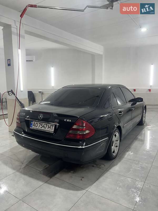 Седан Mercedes-Benz E-Class 2002 в Белках